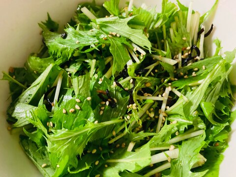 食べるオリーブオイルで♩¨̮水菜と塩昆布のサラダ
